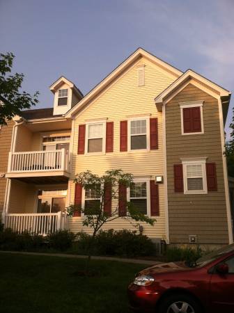 condo townhouse junction 2br essex nice